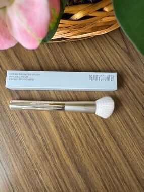 Beautycounter | Blush Bronzer Brush | New in Box NIB